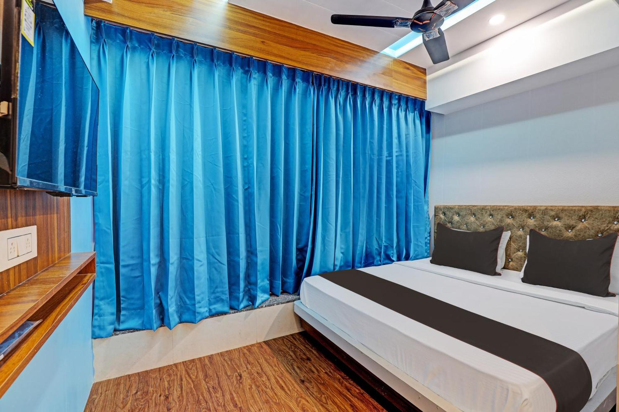 Collection O Hotel Swarg 수라트 외부 사진