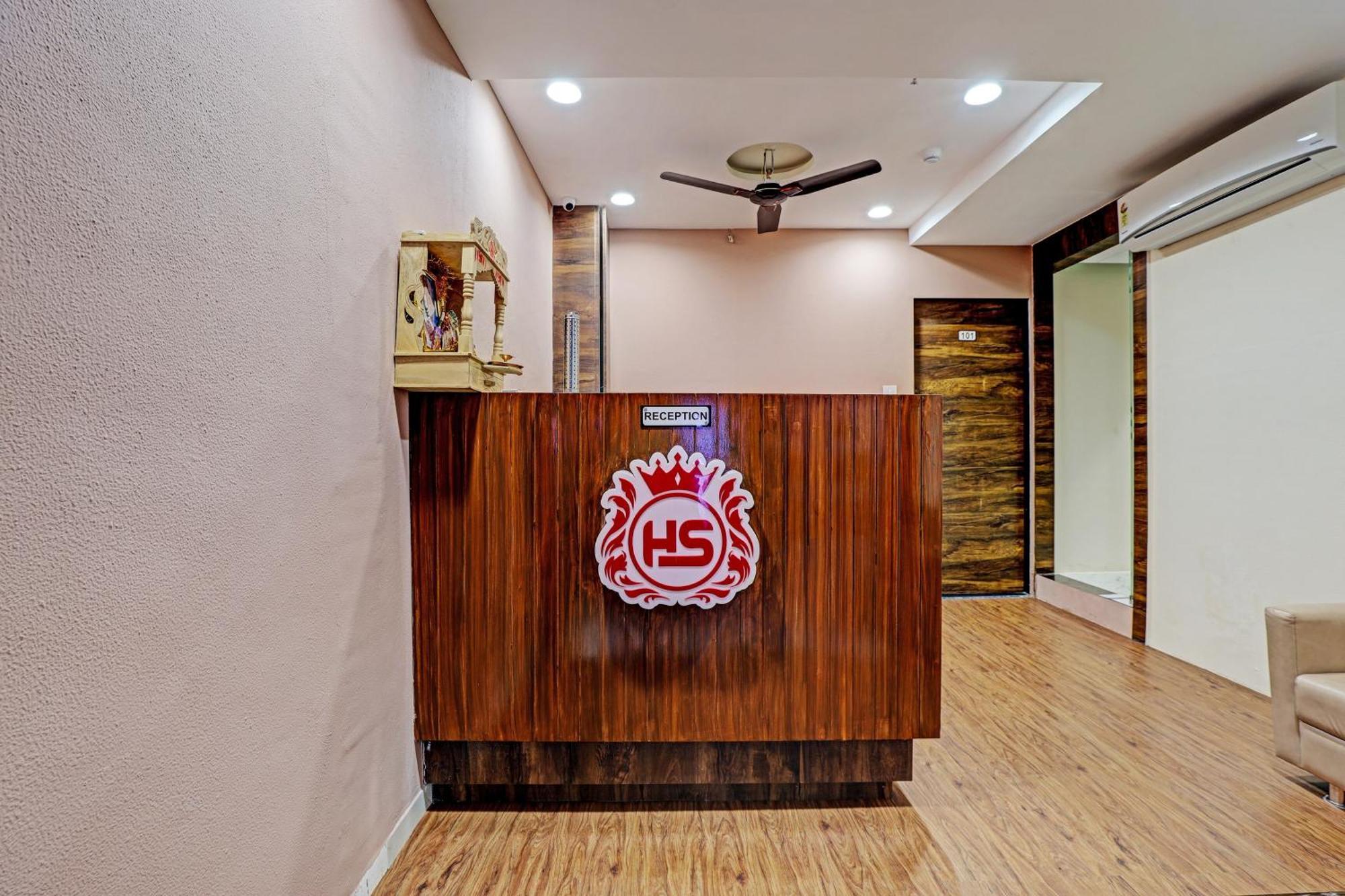 Collection O Hotel Swarg 수라트 외부 사진