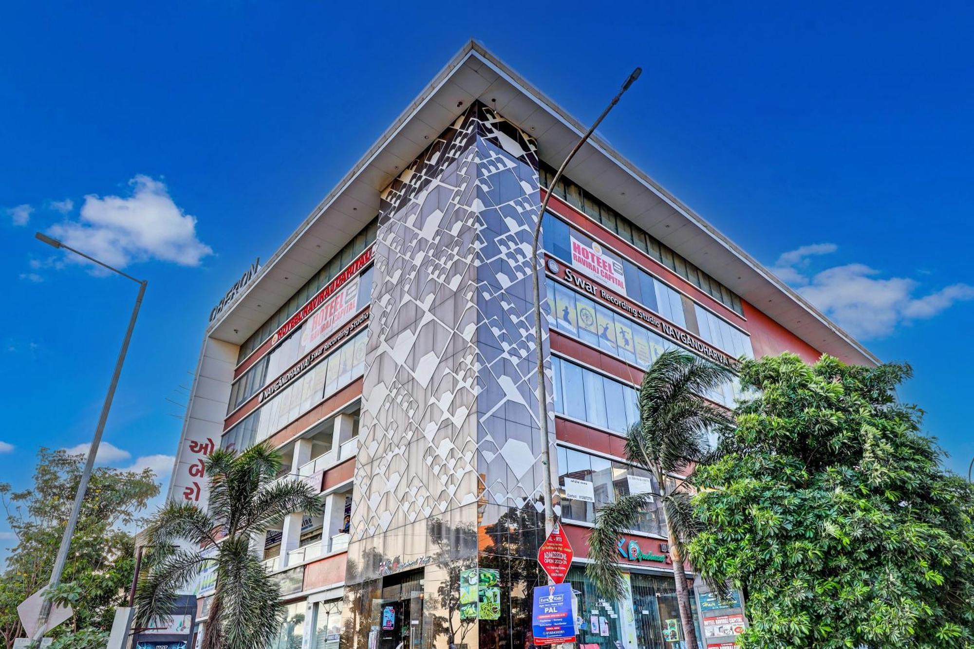 Collection O Hotel Swarg 수라트 외부 사진