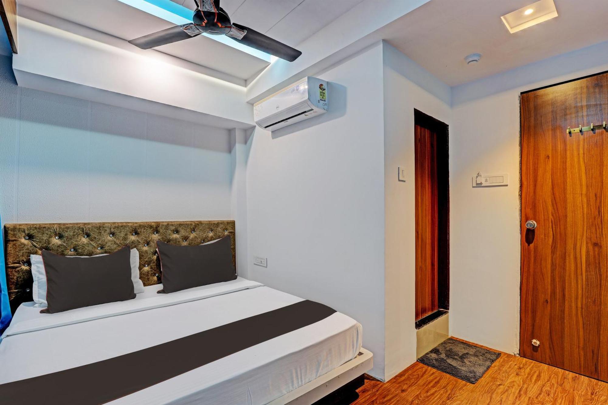 Collection O Hotel Swarg 수라트 외부 사진