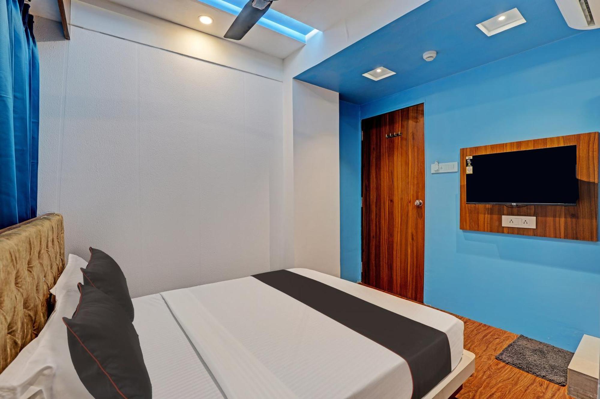 Collection O Hotel Swarg 수라트 외부 사진