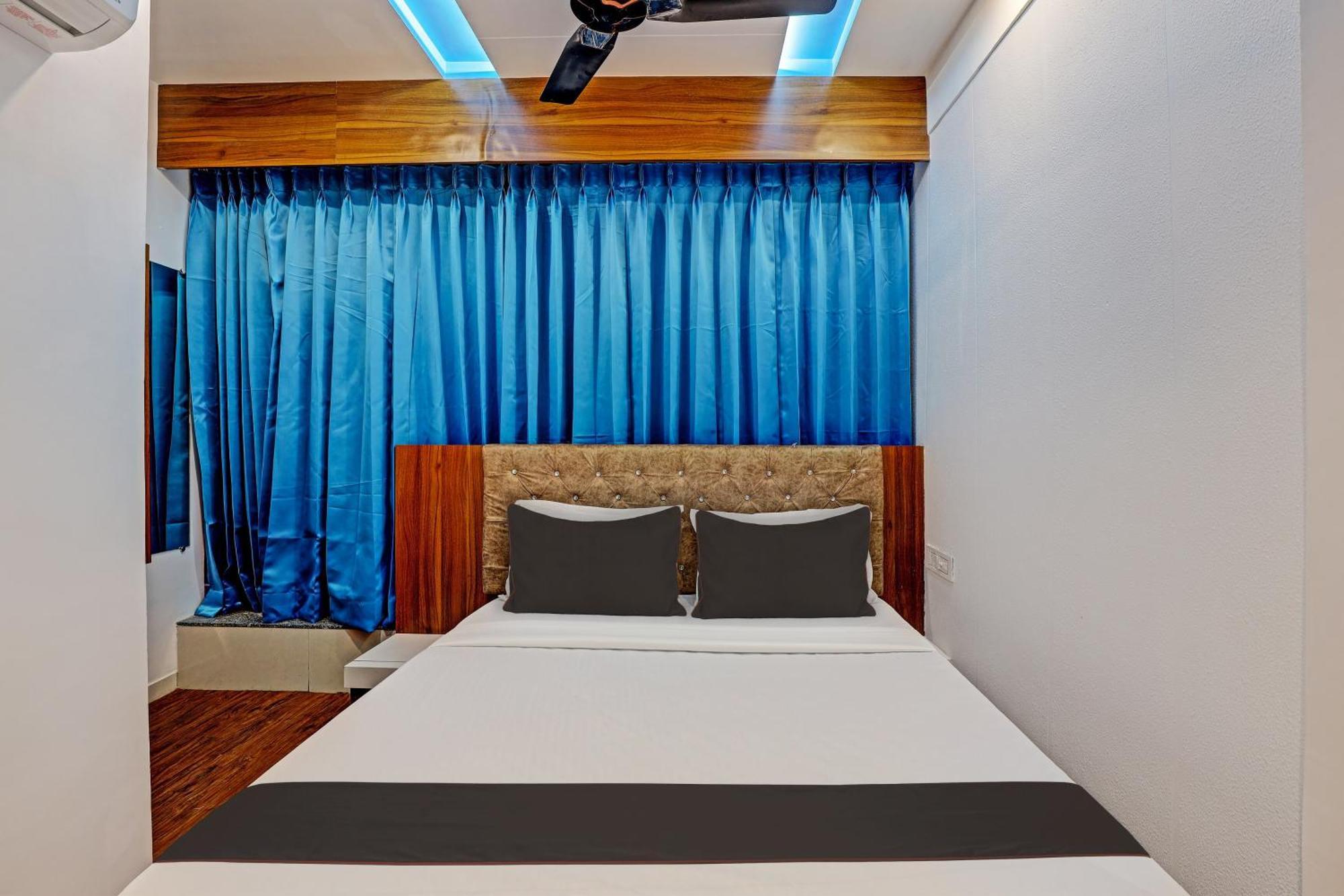 Collection O Hotel Swarg 수라트 외부 사진