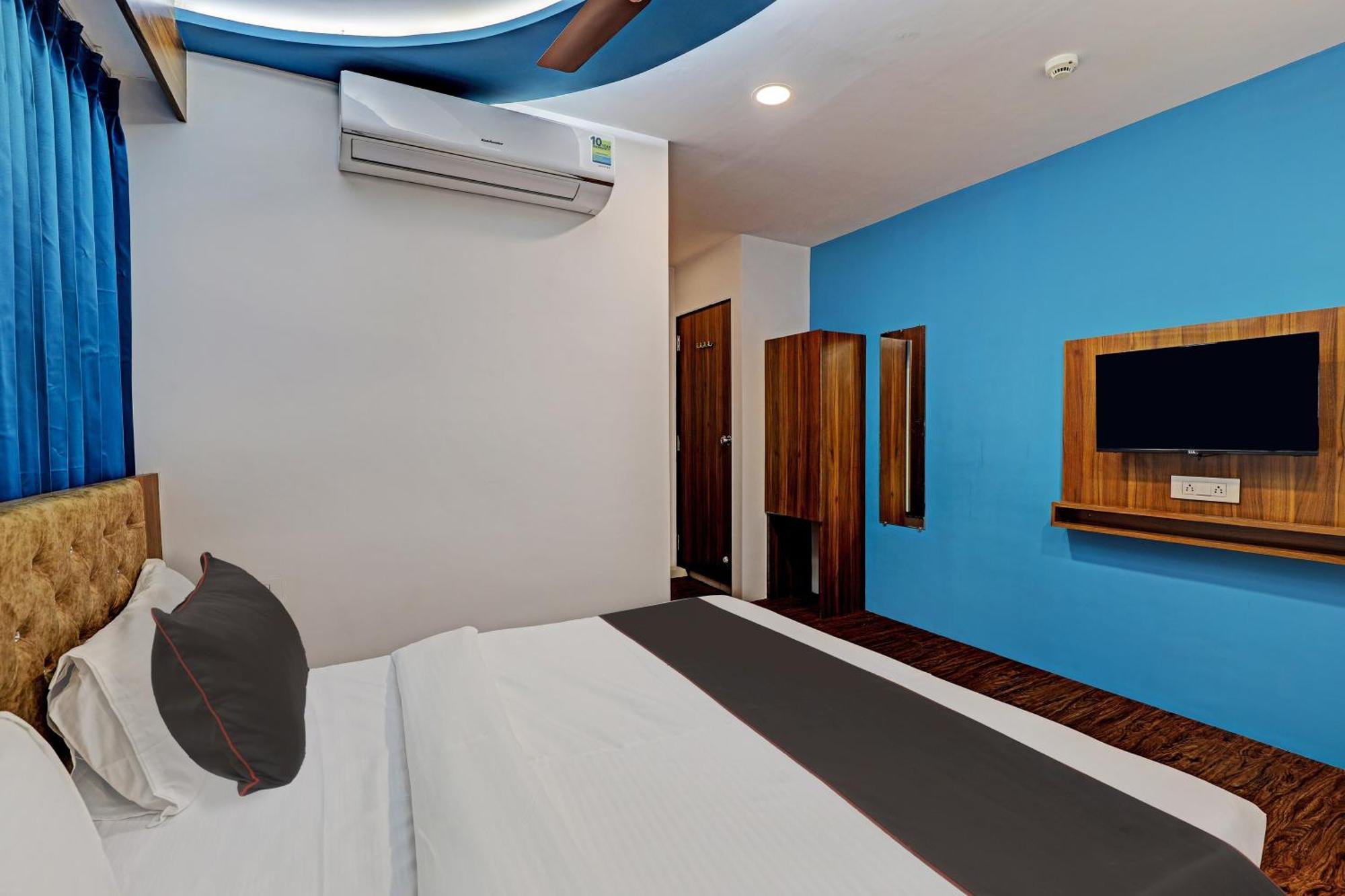 Collection O Hotel Swarg 수라트 외부 사진