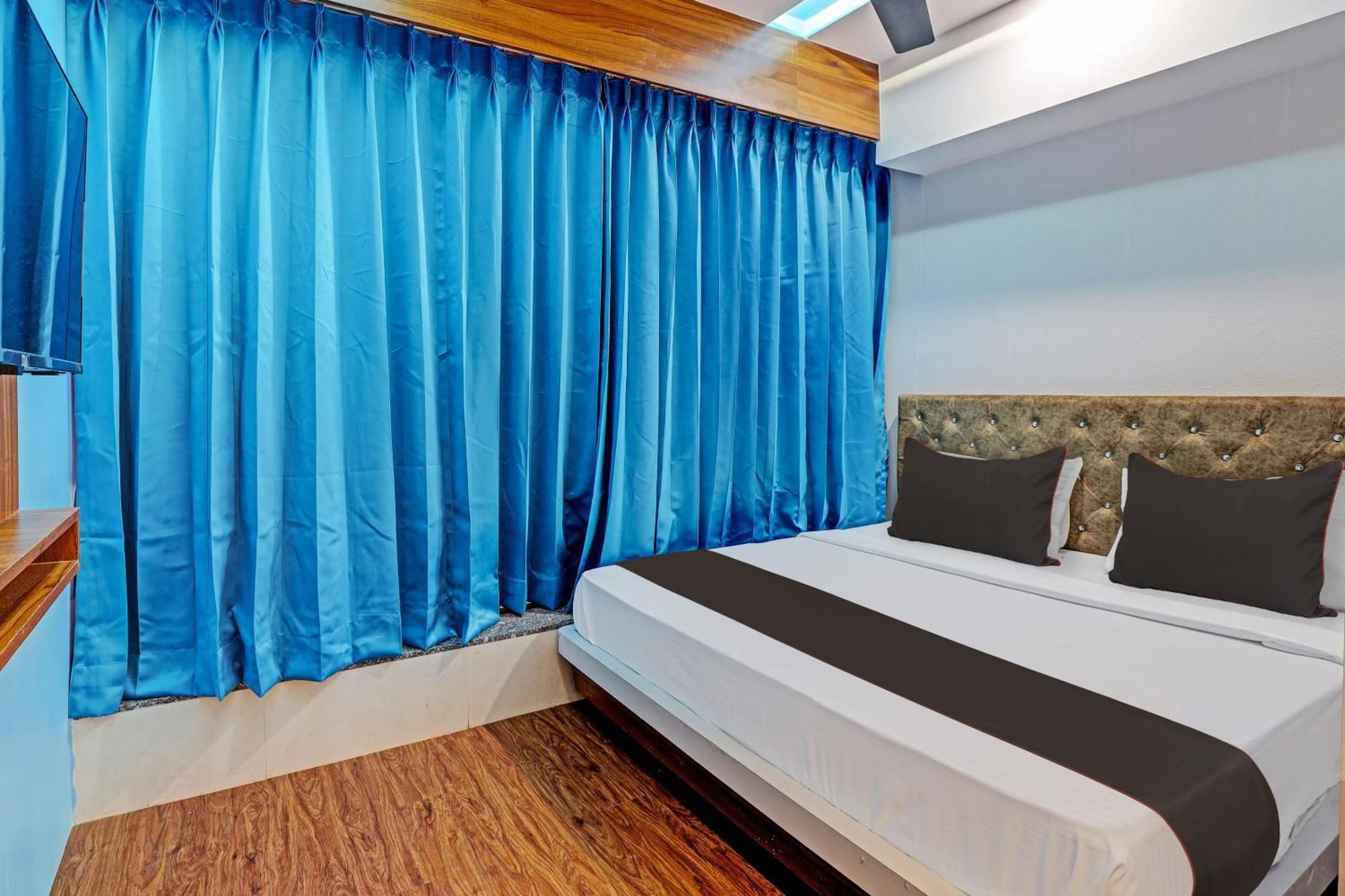 Collection O Hotel Swarg 수라트 외부 사진